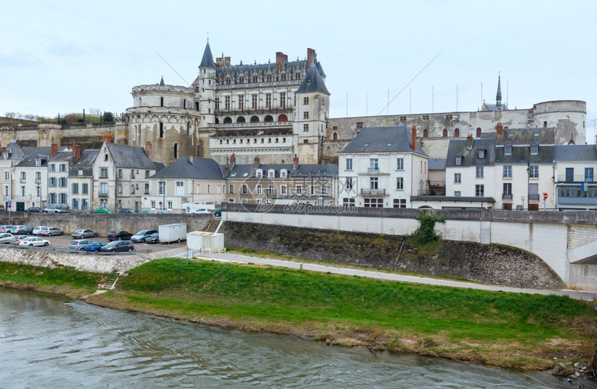 Louire河岸法国的安伯伊西皇家城堡春季市观图片