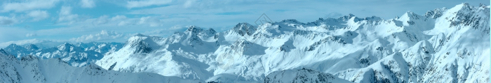 清晨冬日西尔弗雷塔阿尔卑斯山风景奥地利蒂罗尔西尔弗雷塔塞尔巴恩滑雪场全景图片