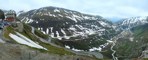 瑞士全景山地和道路图片