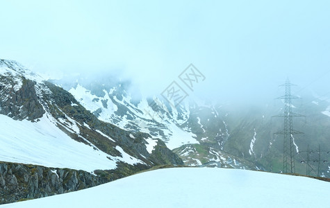 圣戈塔多通道或圣戈塔德通道夏季雾景瑞士图片