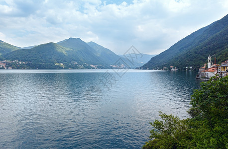 阿尔卑斯山科莫湖夏季夜景意大利图片