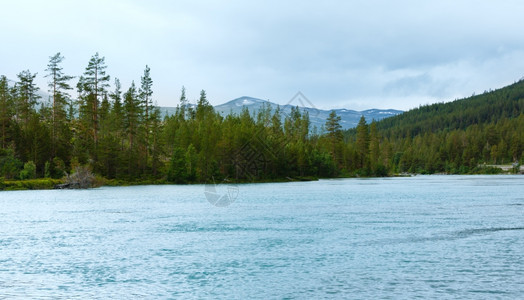 Ottafjord夏季云层海岸景观挪威图片