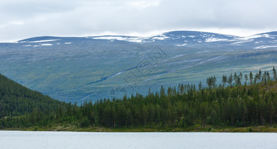 Ottafjord夏季云层海岸景观挪威图片