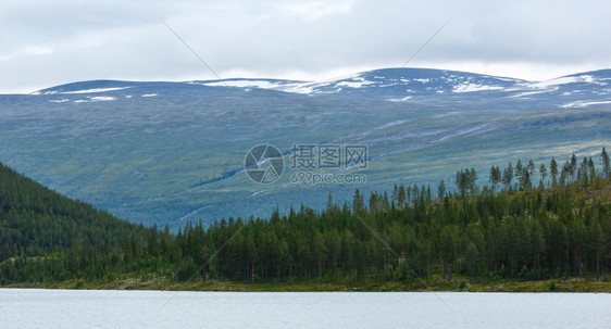 Ottafjord夏季云层海岸景观挪威图片