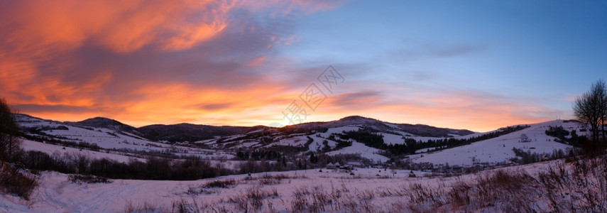 喀尔巴阡山冬季景观乌克兰图片