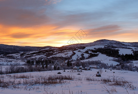 喀尔巴阡山冬季景观乌克兰图片