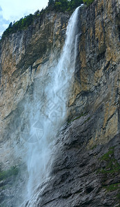 夏季山瀑瑞士图片