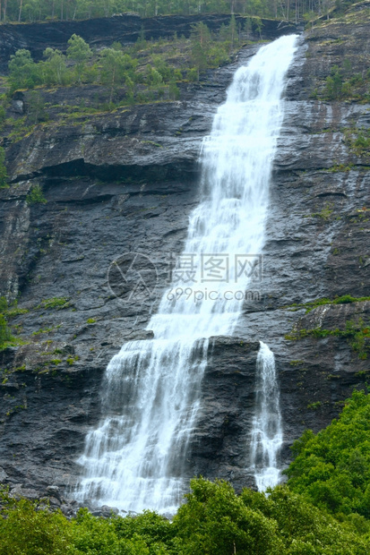 夏季山瀑挪威图片