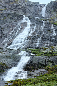 夏季山瀑挪威图片