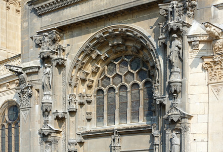 巴黎圣尤斯塔教堂详情目前的建筑于1532至6年之间建筑师不详图片