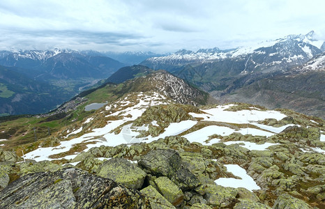 Bettmeralp山瑞士夏季顶层云图片