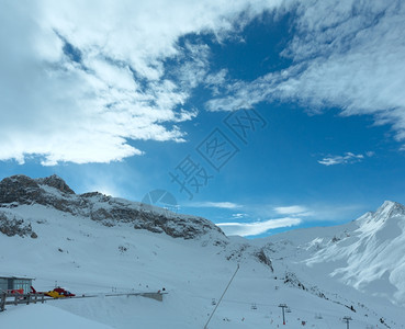清晨冬日西尔弗雷塔阿尔卑斯山风景奥地利蒂罗尔SilvrettaseilbahnAGIschgl滑雪度假村图片