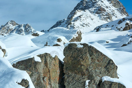 清晨冬日西尔弗雷塔阿尔卑斯山风景奥地利蒂罗尔SilvrettaseilbahnAGIschgl滑雪度假村图片