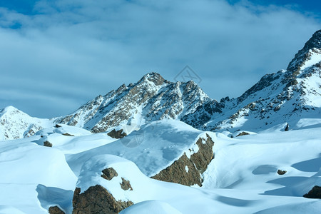 清晨冬日西尔弗雷塔阿尔卑斯山风景奥地利蒂罗尔SilvrettaseilbahnAGIschgl滑雪度假村图片