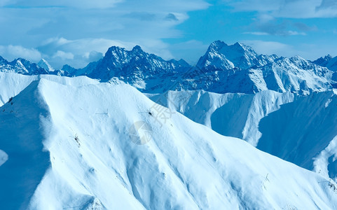 清晨冬日西尔弗雷塔阿尔卑斯山风景奥地利蒂罗尔SilvrettaseilbahnAGIschgl滑雪度假村图片