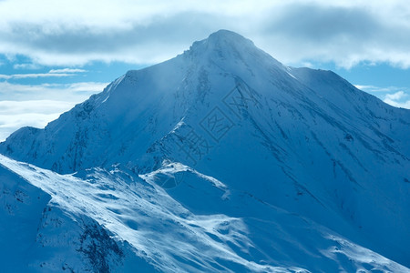 清晨冬日西尔弗雷塔阿尔卑斯山风景奥地利蒂罗尔SilvrettaseilbahnAGIschgl滑雪度假村图片