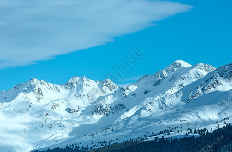 奥地利蒂罗兰山脉的卡普尔滑雪区高清图片