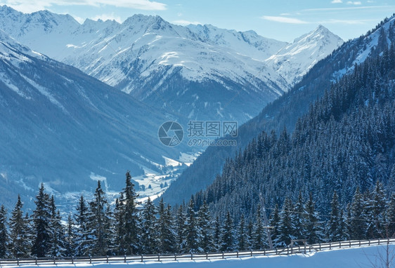 奥地利蒂罗兰山脉的卡普尔滑雪区图片