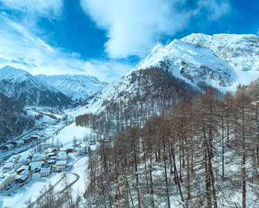 温特西尔维塔阿卑斯山风景与村庄奥地利蒂罗尔高清图片