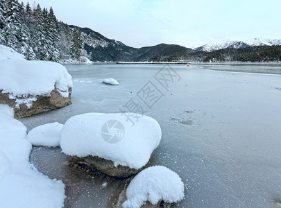 埃布西湖冬季风景巴伐利亚德国图片