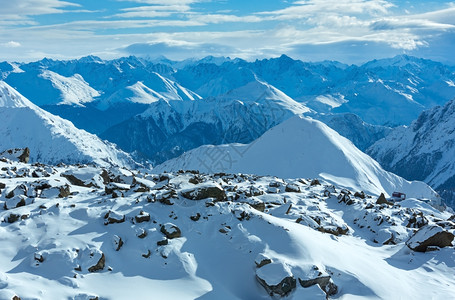 上午西尔夫雷塔阿卑斯山地貌与岩石斜坡奥地利提洛尔图片