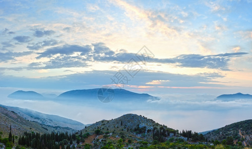 日出薄雾夏季山地景观希腊凯法洛尼亚图片