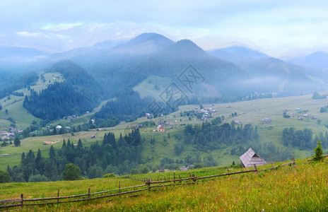 夏季山村乌克兰喀尔巴阡山村图片