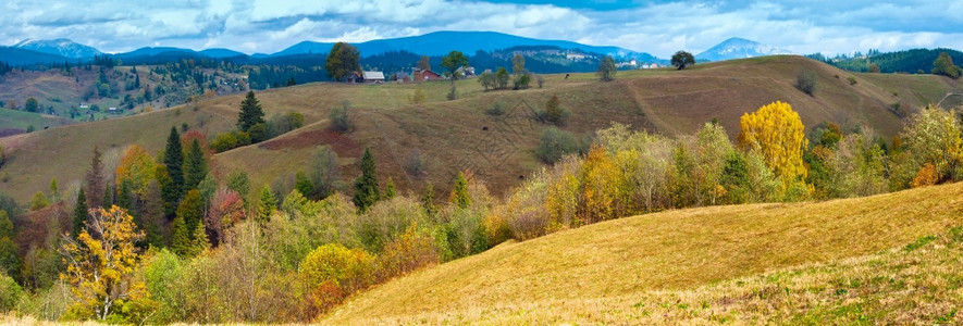 美丽的秋天山地全景喀尔巴阡山乌克兰图片
