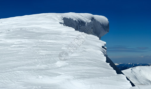 冬山顶上有仙女吊雪冠图片