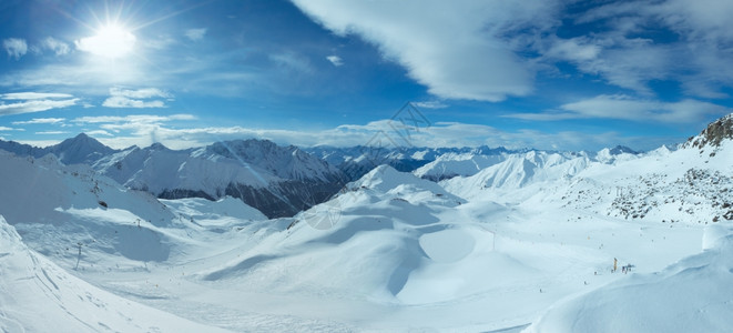 早上雪佛兰阿尔卑斯山风景蒂罗尔奥地利全景所有人都无法辨认图片