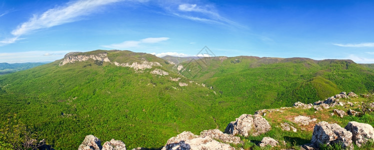 Kokkozka河谷乌克兰里米亚山夏季全景克里米亚大峡谷远在左方图片