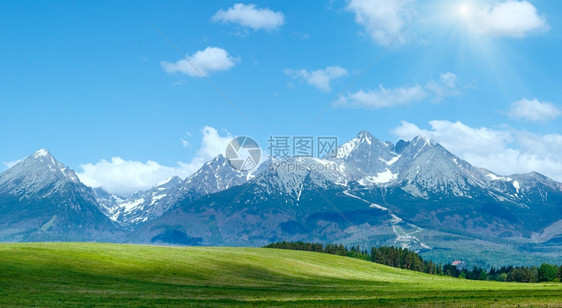 高塔特拉斯春全景山边有雪斯洛伐克图片