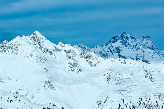 上午SilvrettaAlps风景观有屏障无法在斜坡上积雪奥地利提洛尔图片