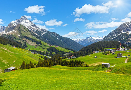 Biberkopf山奥地利沃斯拉尔贝格的夏季山景图片