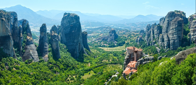 中观拉希腊重要岩石修道院综合体夏季全景图片