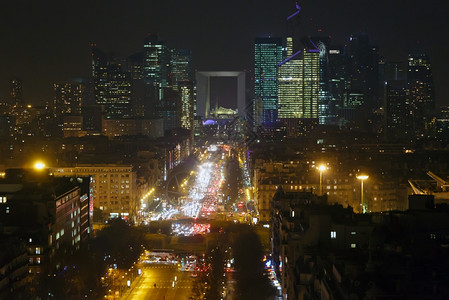 法国巴黎凯旋门的城市夜景背景图片