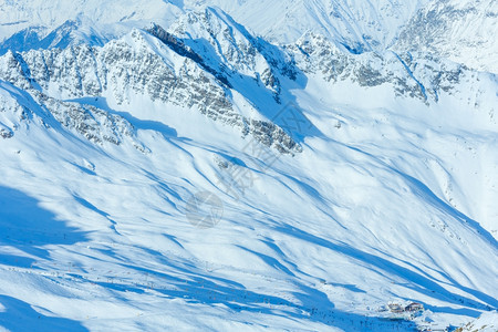 雪坡奥地利提洛尔的木屋滑雪电梯起火所有人都无法辨认图片