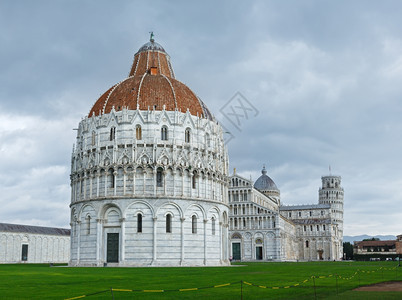 PiazzadeiMiracoli圣约翰洗手间建造15236比萨大教堂建造1063十三和皮萨利宁塔建造17360所有人都无法辨认图片