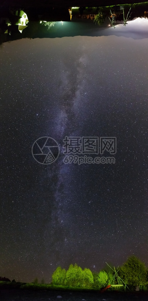 在山庄欣赏美丽星空图片