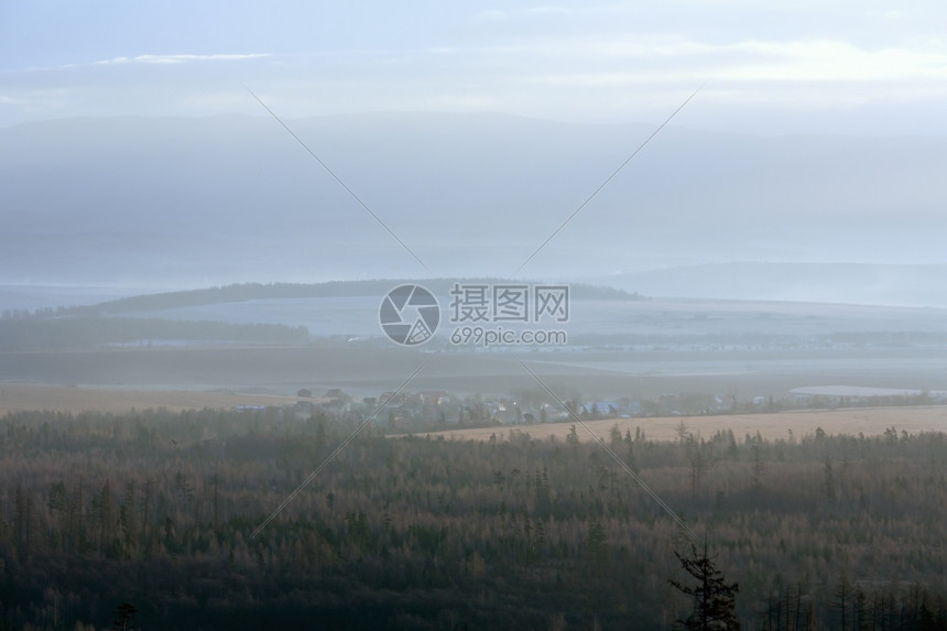 斯洛伐克塔特拉山脉的丘图片