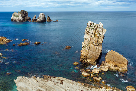 PortioBeach附近大西洋海岩石岸线皮亚拉戈斯坎塔布里亚西班牙图片