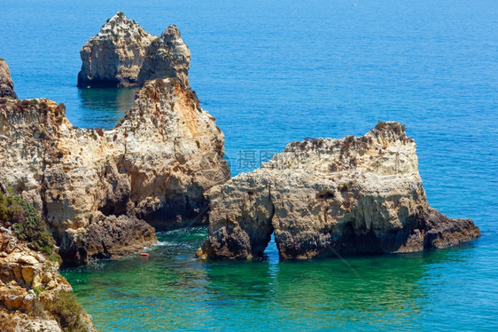 夏季大西洋岩石海岸线顶端葡萄牙阿尔沃加韦帕蒂莫阿尔沃图片