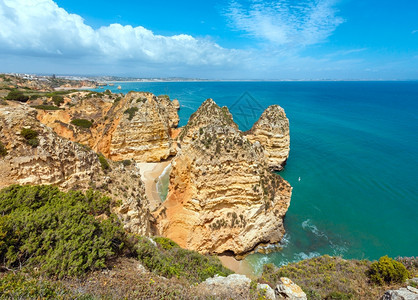 大西洋夏季岩石海岸线视图PontadaPiedadeLagosAlgarve葡萄牙图片