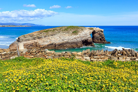 Cantabric沿海夏季风景Catherals海滩卢戈加利西亚班牙图片