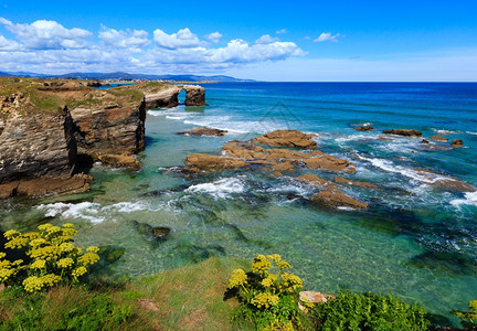 Cantabric沿海夏季风景Catherals海滩卢戈加利西亚班牙图片