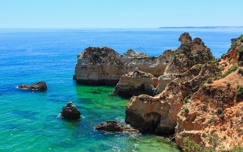 夏季大西洋岩石海岸线顶端葡萄牙阿尔沃加韦帕蒂莫阿尔沃图片