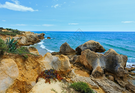 夏季大西洋岩石海岸观测葡萄牙阿尔加夫布费拉郊区图片