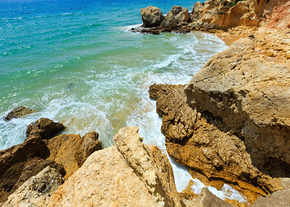 夏季大西洋岩石海岸观测葡萄牙阿尔加夫布费拉郊区图片