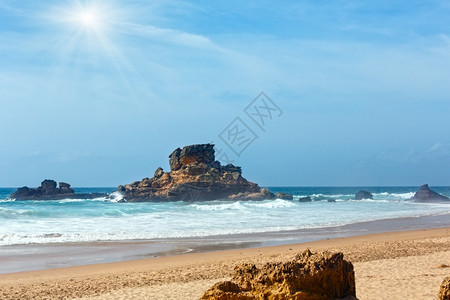 大西洋海景观Cordoama海滩上的阳光葡萄牙阿尔加夫图片
