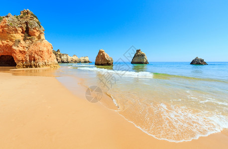 桑迪海滩DosTresIrmaos夏季风景葡萄牙阿尔沃加夫帕蒂莫阿尔沃图片